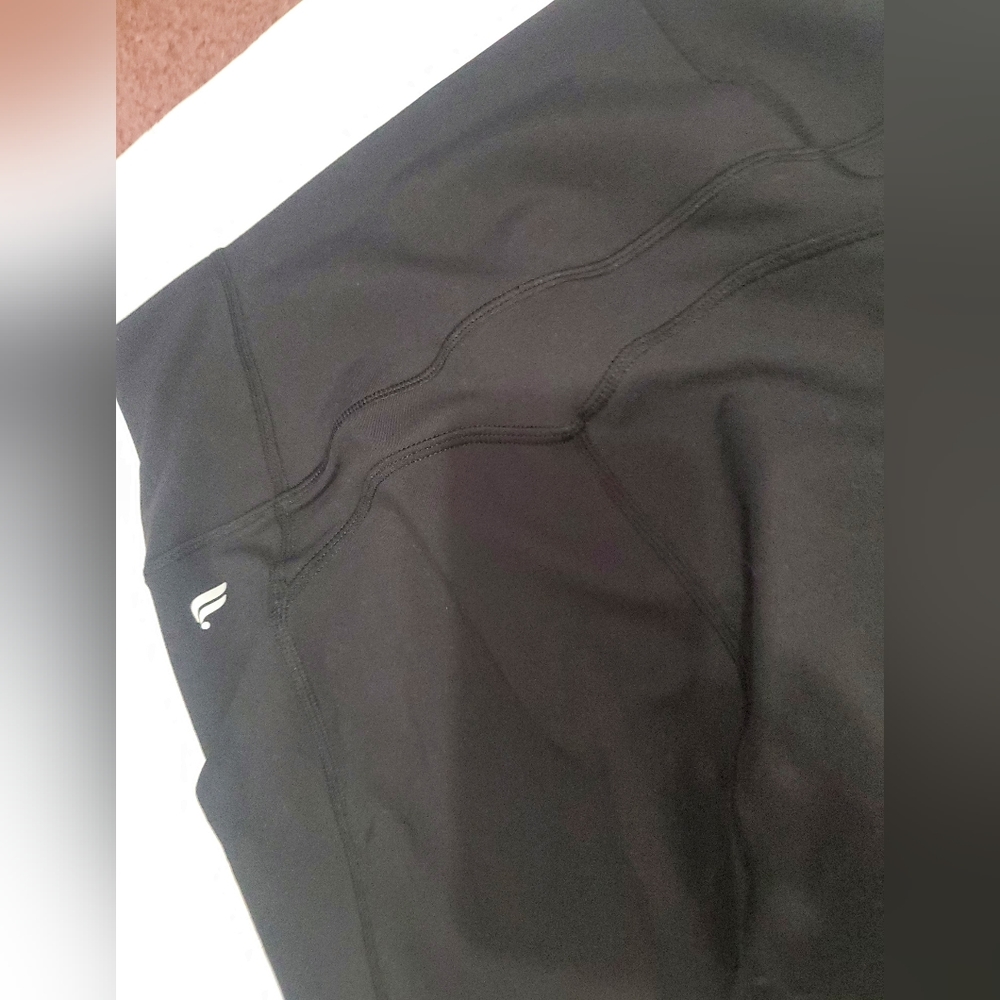 Fabletics Oasis Purelux High Waisted 7/8 Leggings - Picture 4 of 6